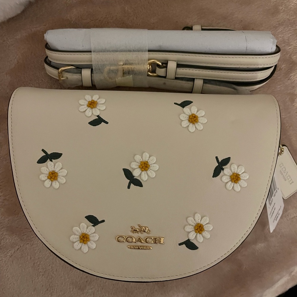 Coach Ellen Crossbody With Daisy Embroidery! ✨🌼✨